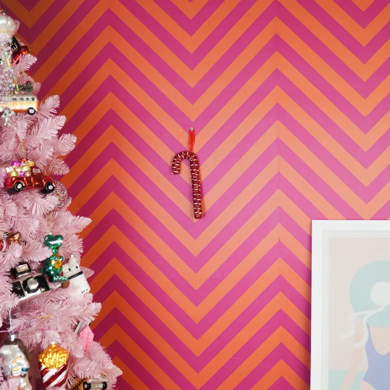 Weihnachtsanhänger Zuckerstange aus Schaumstoff und Stoff von Housevitamin in Rot, 21 cm, Ansicht 3