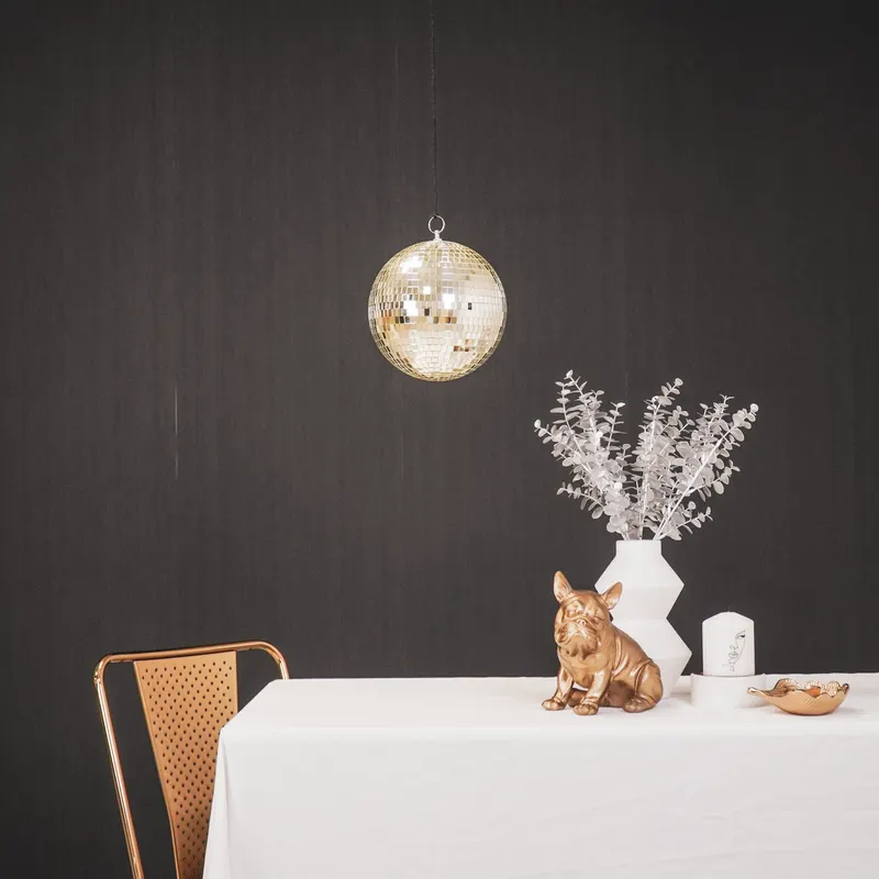 Weihnachtsanhänger Discokugel aus Schaumstoff mit Glasplättchen von Housevitamin in Gold, 20 × 20 × 20 cm, Ansicht 6