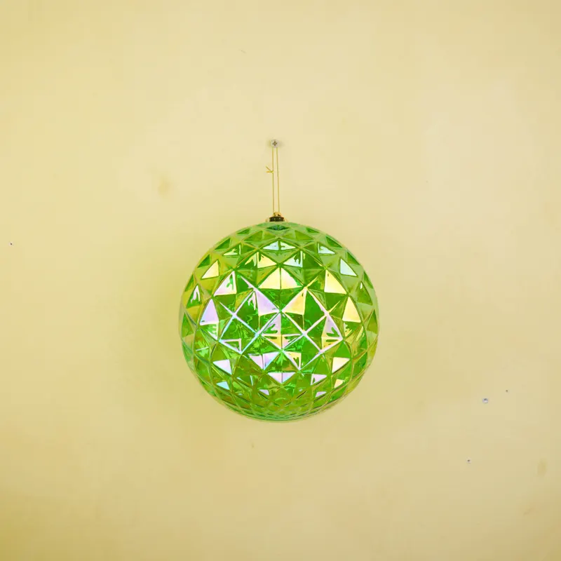Christbaumkugel mit Rautenrelief aus Kunststoff, Grün von Housevitamin in Grün, 20 × 20 cm, Ansicht 4
