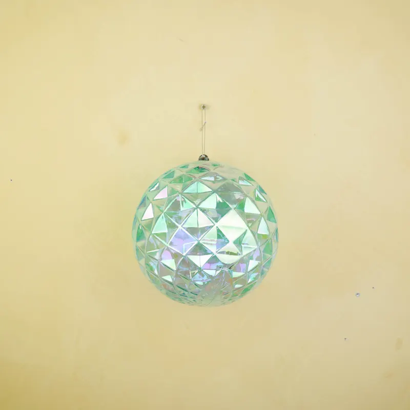 Weihnachtskugeln mit Diamantrelief aus Kunststoff von Housevitamin in Blau, 20 × 20 cm, Ansicht 2