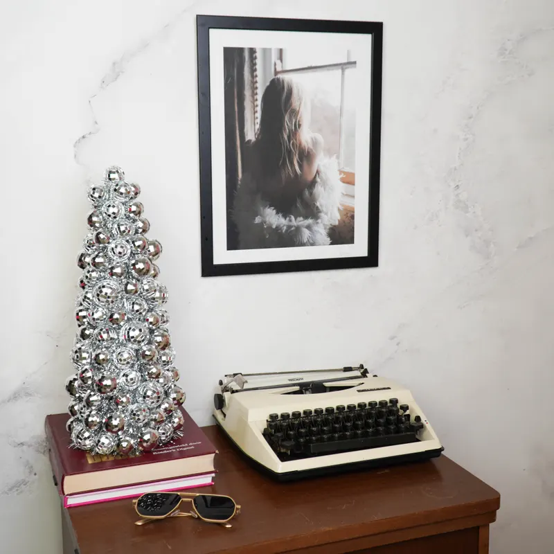 Disco-Weihnachtsbaum aus Kunststoff in Silber von Housevitamin in Silber, 20 × 19 × 42 cm, Ansicht 3