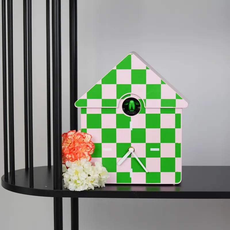 Kuckucksuhr aus Kunststoff zum Hängen und Aufstellen von Housevitamin in Grün-Pink, 24 × 27 × 9 cm, Ansicht 7