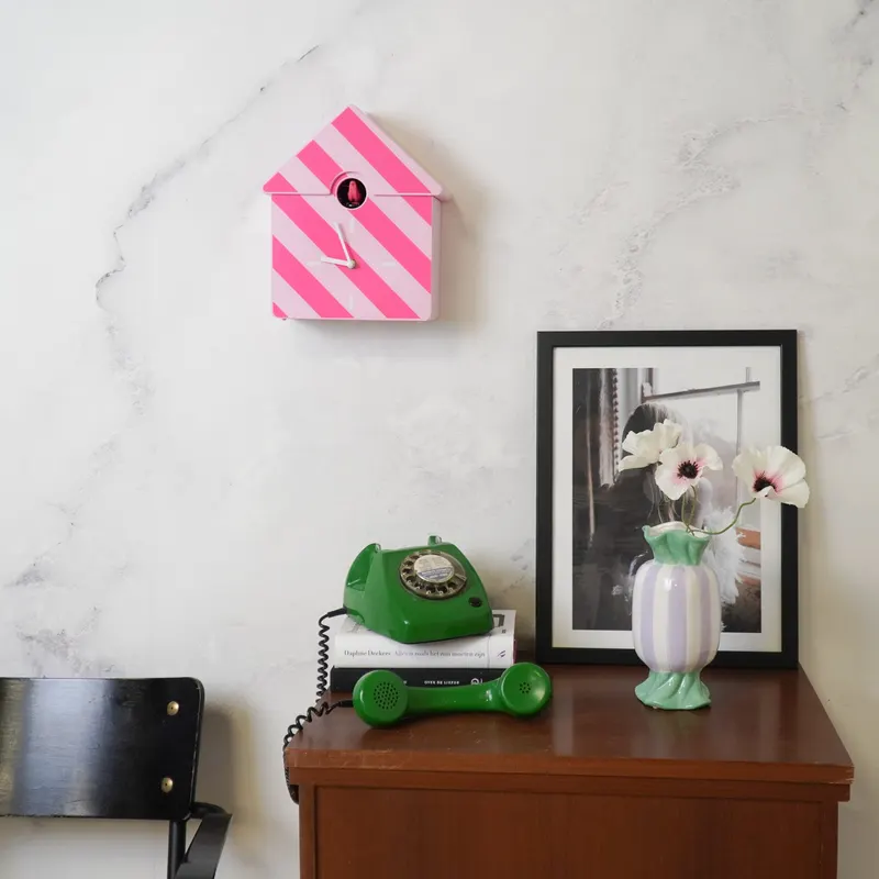 Kuckuck-Wanduhr mit Streifenmuster aus Kunststoff, pink von Housevitamin in Pink, 24 × 27 × 9 cm, Ansicht 5