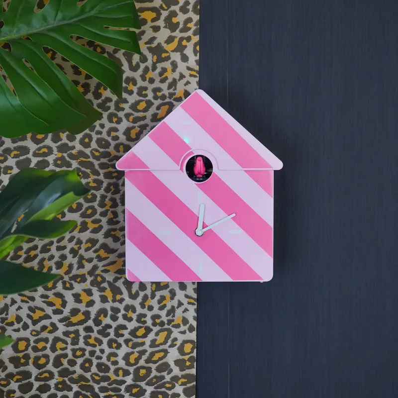 Kuckuck-Wanduhr mit Streifenmuster aus Kunststoff, pink von Housevitamin in Pink, 24 × 27 × 9 cm, Ansicht 7