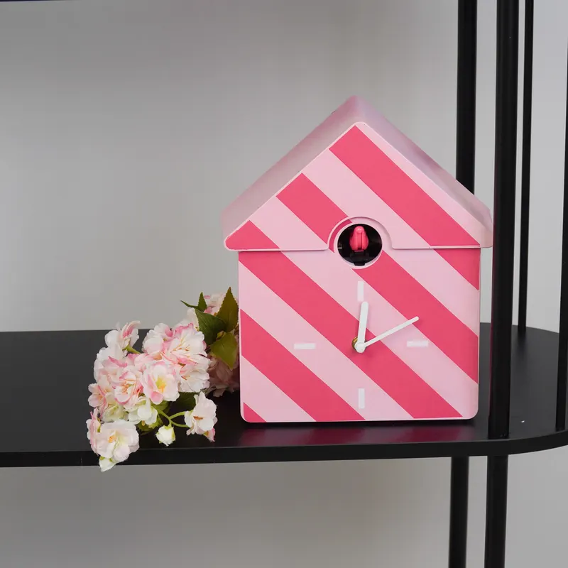 Kuckuck-Wanduhr mit Streifenmuster aus Kunststoff, pink von Housevitamin in Pink, 24 × 27 × 9 cm, Ansicht 8