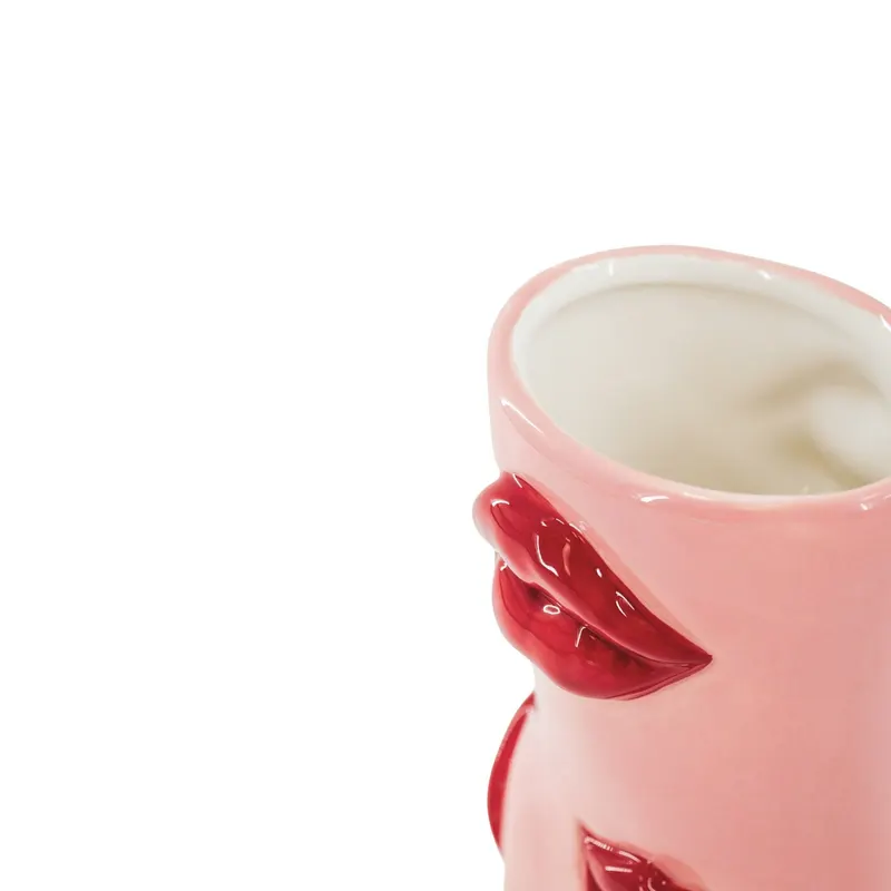 Keramikvase in Stiefelform mit Lippenmotiv in Rosa und Rot von Housevitamin in Rosa/Rot, 19,5 × 8,5 × 23 cm, Ansicht 4
