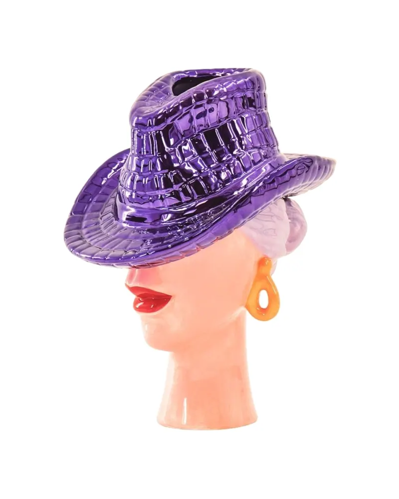 Keramikvase „Lady with the Hat“ im Cowboyhut-Design von Housevitamin in Flieder und Metallic-Pink, 19 × 16 × 23,5 cm, Ansicht 1