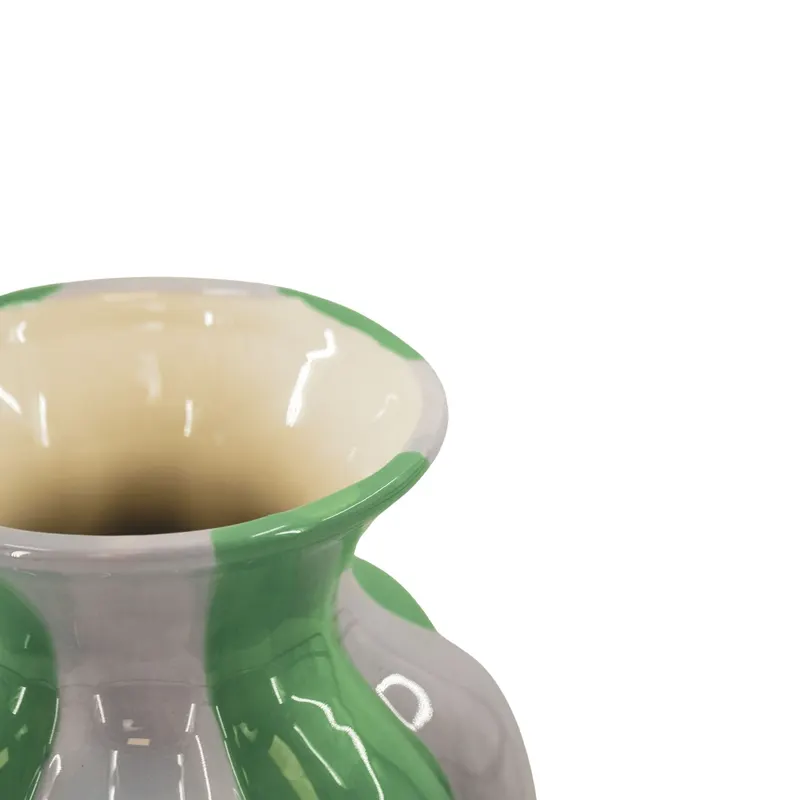 Plissierte Keramikvase für Blumen und Zweige von Housevitamin in Flieder/Grün, 16,5 × 16,5 × 29,5 cm, Ansicht 3