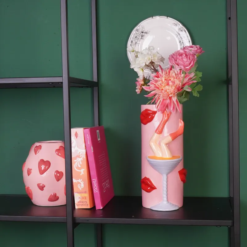 Keramikvase im Pornstar-Martini-Design mit roten Lippen von Housevitamin in Rosa, Rot, 14 × 12,5 × 28 cm, Ansicht 4