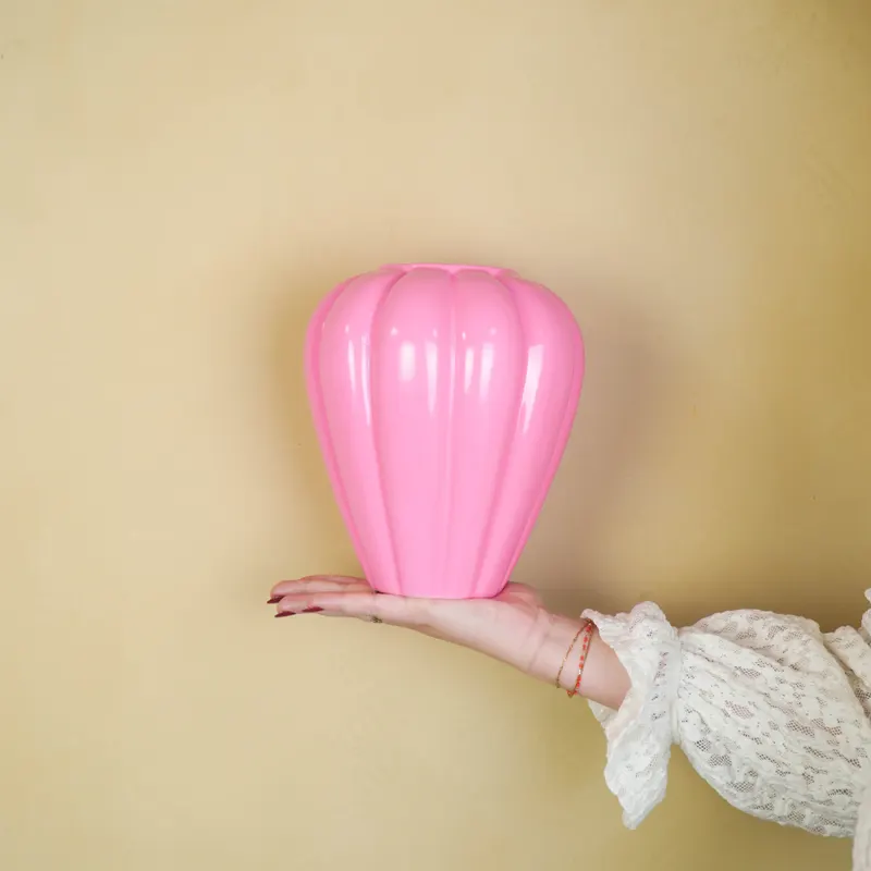 Keramikvase Swirl mit verspieltem Design von Housevitamin in Neonpink, 20 × 20 × 21,5 cm, Ansicht 6