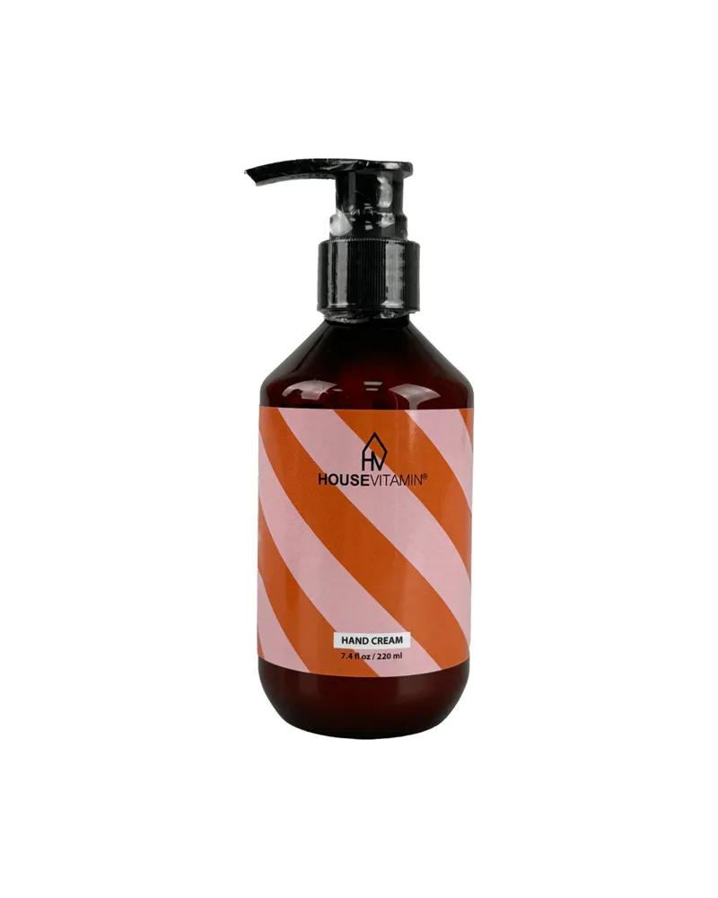 Handcreme mit Grüntee-Duft in einer Pumpflasche