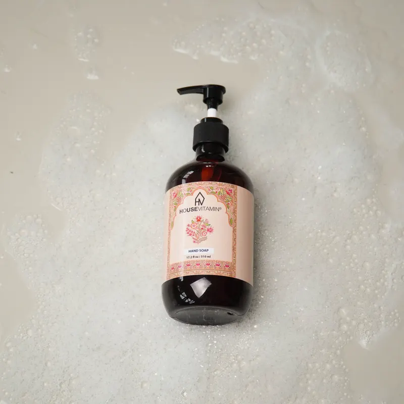 Handseife mit Amberduft in brauner Pumpflasche von Housevitamin in Braun und Schwarz, 7 × 7 × 21 cm, Ansicht 5