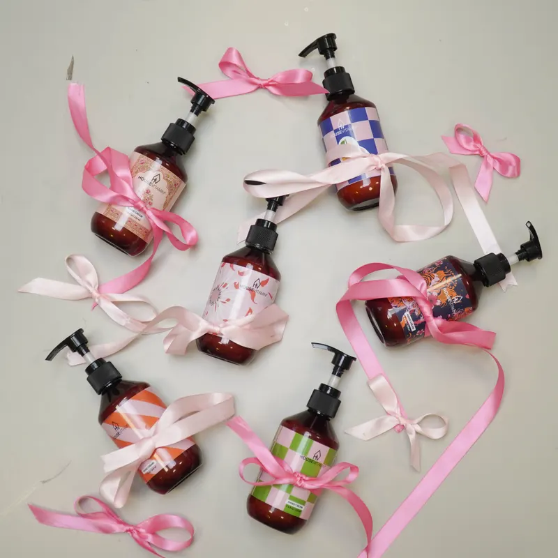 Handseife mit Amberduft in brauner Pumpflasche von Housevitamin in Braun und Schwarz, 7 × 7 × 21 cm, Ansicht 6