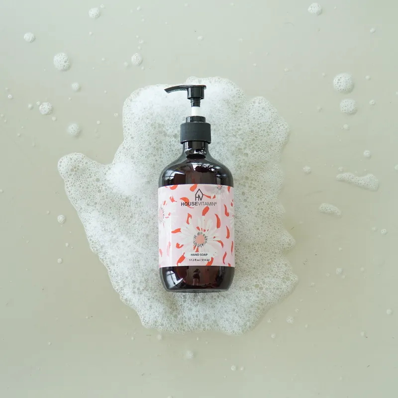 Vegane Handseife Peony mit Pumpspender aus Kunststoff von Housevitamin in Braun und Schwarz, 7 × 7 × 21 cm, Ansicht 3