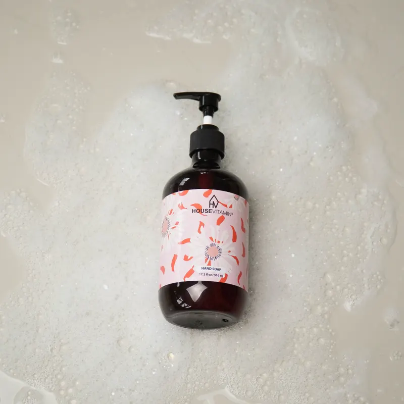 Vegane Handseife Peony mit Pumpspender aus Kunststoff von Housevitamin in Braun und Schwarz, 7 × 7 × 21 cm, Ansicht 6