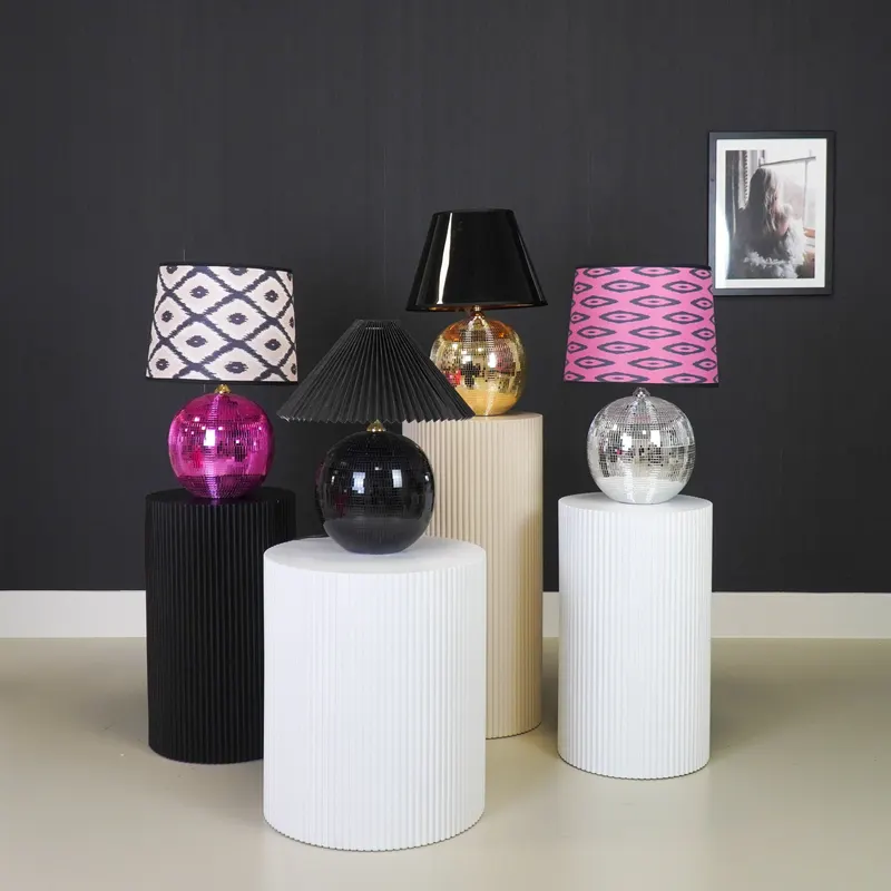 Disco-Tischlampe aus Glas mit Spiegelplättchen von Housevitamin in Silber, 20 × 20 × 20 cm, Ansicht 2