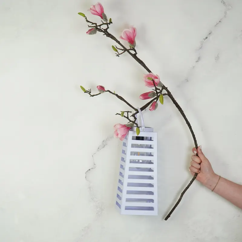 Solar-Laterne aus Metall in Lila für Tisch und Garten von Housevitamin in Lila, Ansicht 5