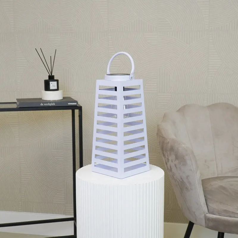 Solar-Laterne aus Metall in Lila für Tisch und Garten von Housevitamin in Lila, Ansicht 7