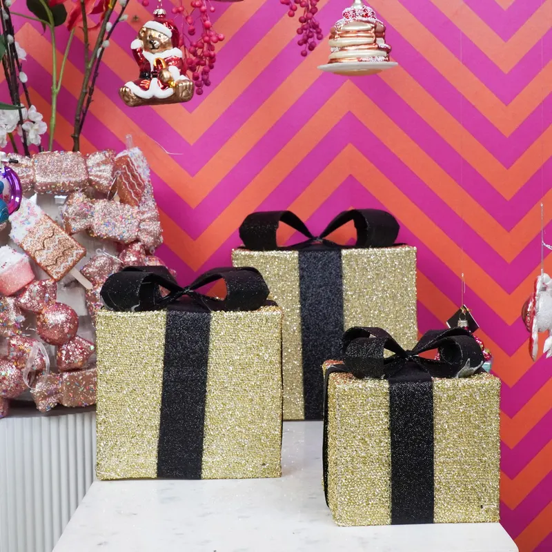 LED-Weihnachtsgeschenkboxen aus Polystyrol, 3er-Set von Housevitamin in Goldfarben/Schwarz, 15, 20 und 25 cm, Ansicht 3