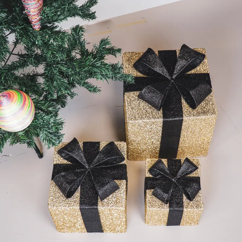 LED-Weihnachtsgeschenkboxen aus Polystyrol, 3er-Set von Housevitamin in Goldfarben/Schwarz, 15, 20 und 25 cm, Ansicht 5