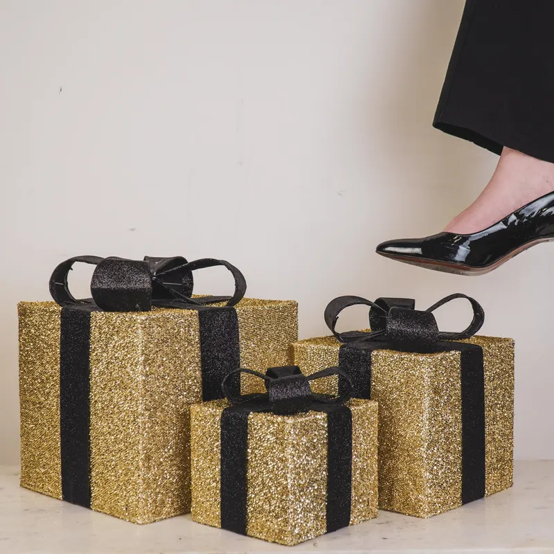 LED-Weihnachtsgeschenkboxen aus Polystyrol, 3er-Set von Housevitamin in Goldfarben/Schwarz, 15, 20 und 25 cm, Ansicht 7