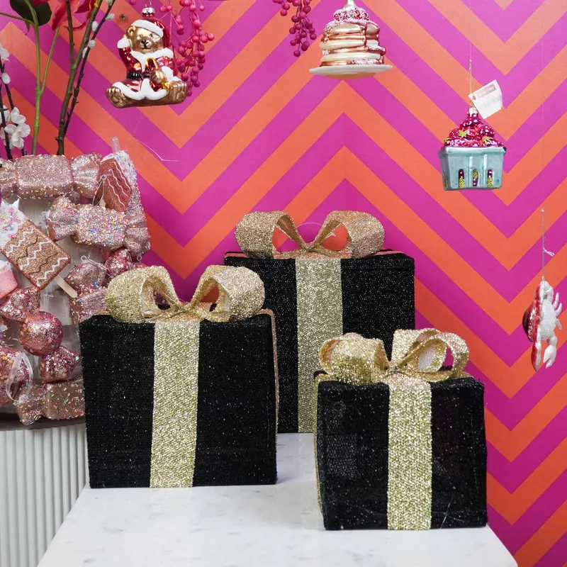 LED-Weihnachtsgeschenkboxen aus Polystyrol, 3er-Set von Housevitamin in Schwarz/Goldfarben, 15, 20 und 25 cm, Ansicht 6