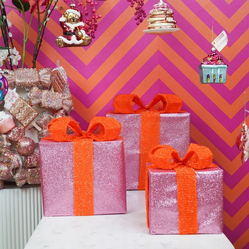 LED-Weihnachtsgeschenkboxen aus Polystyrol, 3er-Set von Housevitamin in Rosa/Orange, 15, 20 und 25 cm, Ansicht 3