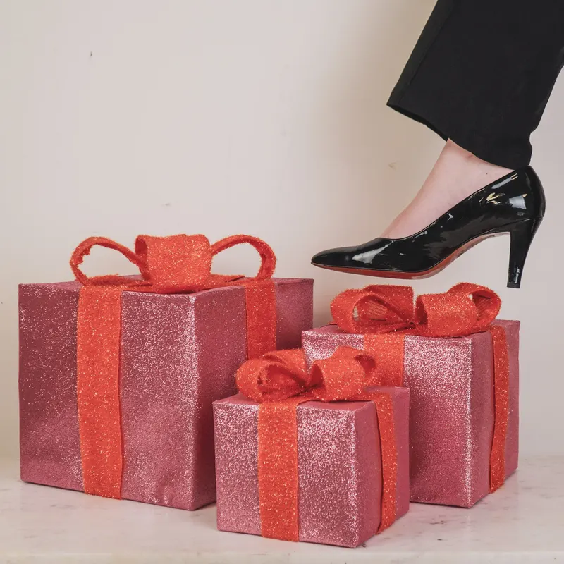 LED-Weihnachtsgeschenkboxen aus Polystyrol, 3er-Set von Housevitamin in Rosa/Orange, 15, 20 und 25 cm, Ansicht 4