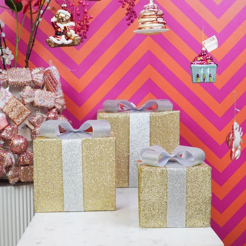 LED-Weihnachtsgeschenkboxen aus Polystyrol, 3er-Set von Housevitamin in Goldfarben/Silber, 15, 20 und 25 cm, Ansicht 3