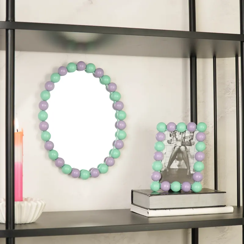 Ovaler Wandspiegel Bubbles mit zweifarbigem Perlenrand von Housevitamin in Mint/Lila, 29 × 22,5 cm, Ansicht 2