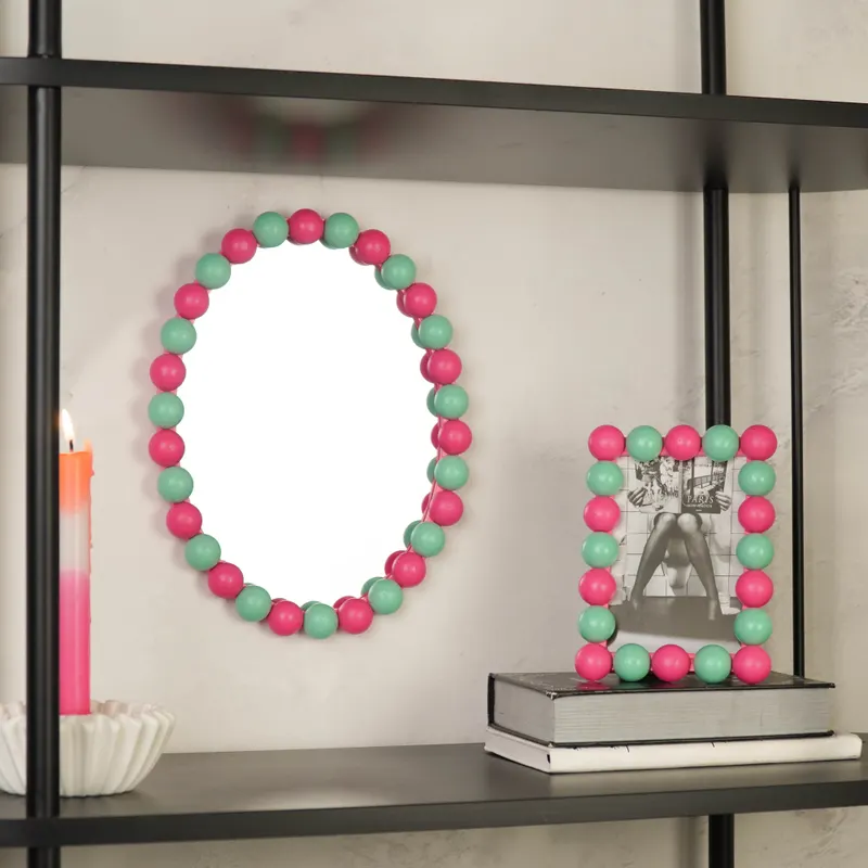 Ovaler Wandspiegel Bubbles mit zweifarbigem Perlenrand von Housevitamin in Neonpink/Mint, 29 × 22,5 cm, Ansicht 2