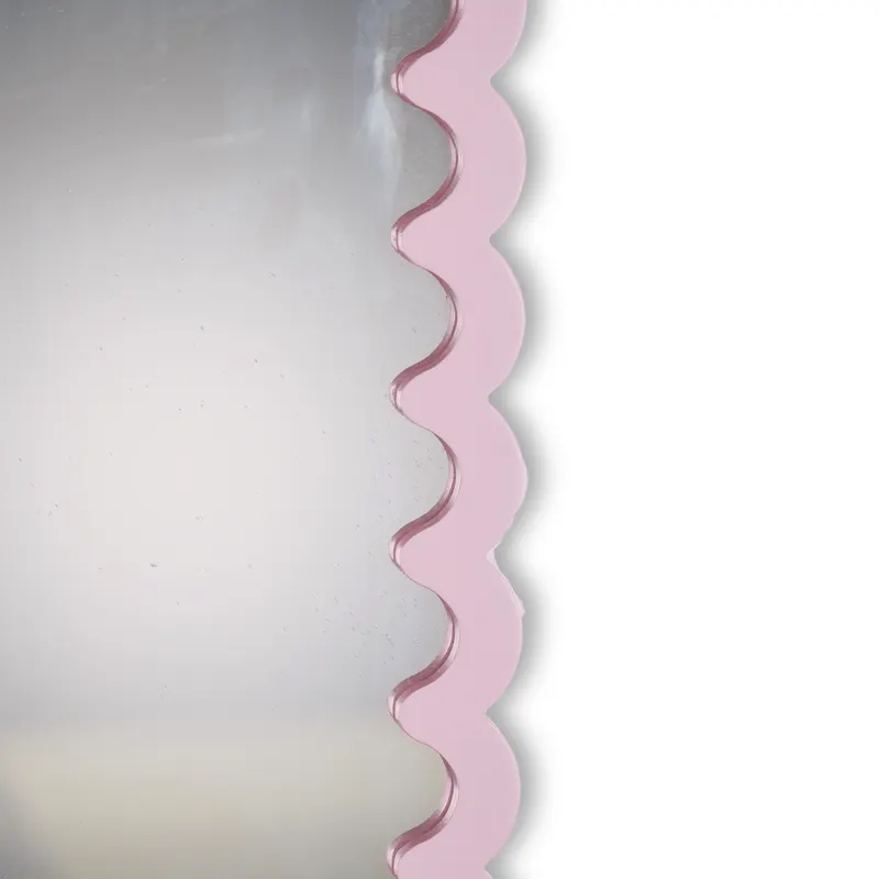 Wandspiegel Wavey mit Wellenkante aus MDF von Housevitamin in Hellrosa, 24 × 33 × 1,5 cm, Ansicht 2