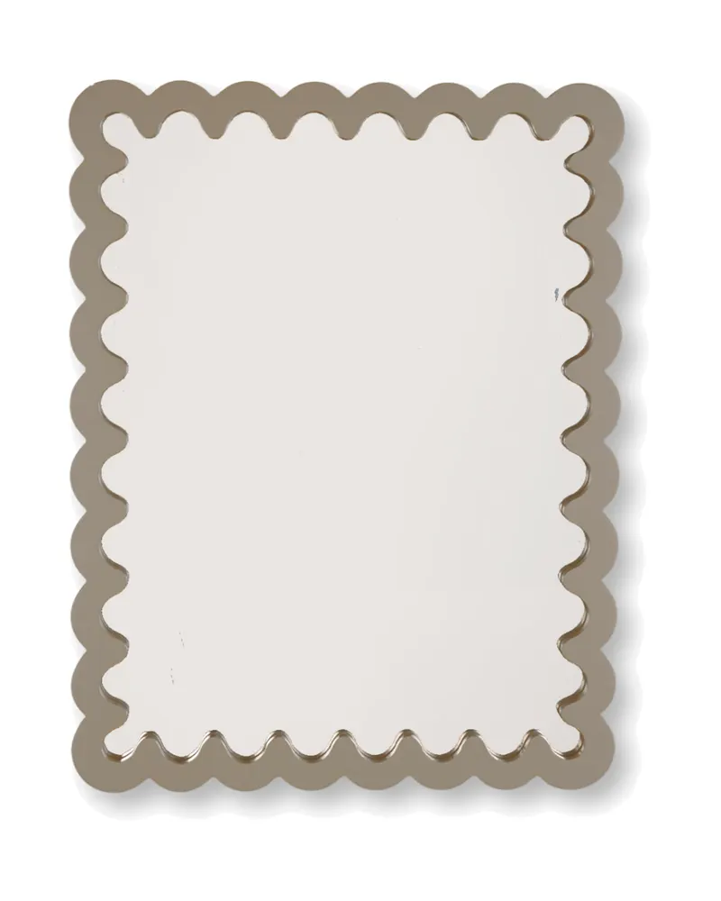 Wandspiegel Wavey mit Wellenkante aus MDF von Housevitamin in Taupe, 24 × 33 × 1,5 cm, Ansicht 1