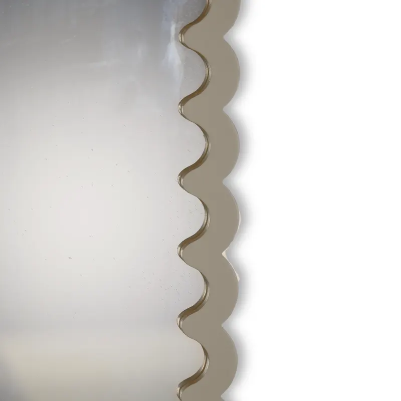 Wandspiegel Wavey mit Wellenkante aus MDF von Housevitamin in Taupe, 24 × 33 × 1,5 cm, Ansicht 2