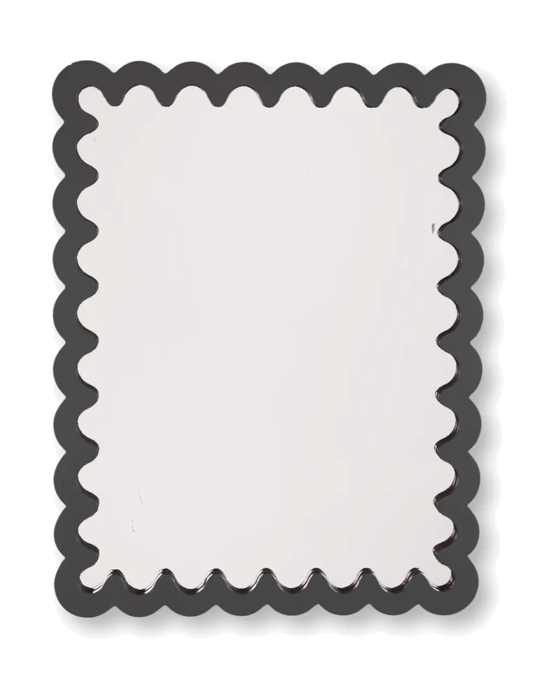Wandspiegel Wavey mit Wellenkante aus MDF von Housevitamin in Schwarz, 33 × 43 × 1,5 cm, Ansicht 1