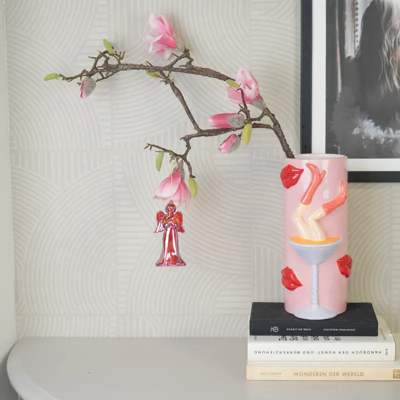 Christbaumschmuck Engel aus Kunststoff mit irisierendem Glanz von Housevitamin in Rot, 6 × 5,5 × 11 cm, Ansicht 2