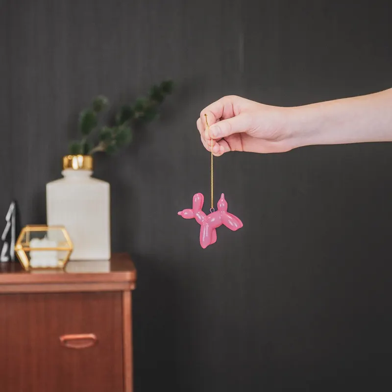 Ballonhund-Weihnachtsanhänger aus Keramik von Housevitamin in rosa, 6,5 × 3 × 6 cm, Ansicht 3