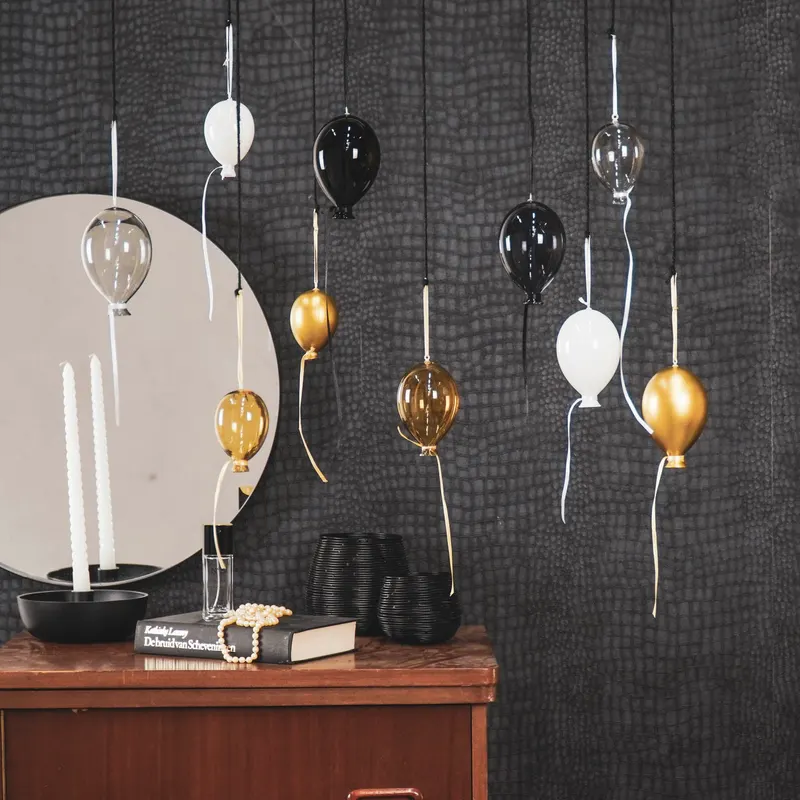 Weihnachtsanhänger Ballon aus Glas mit Satinband von Housevitamin in Weiß, 6,5 × 10,5 cm, Ansicht 2