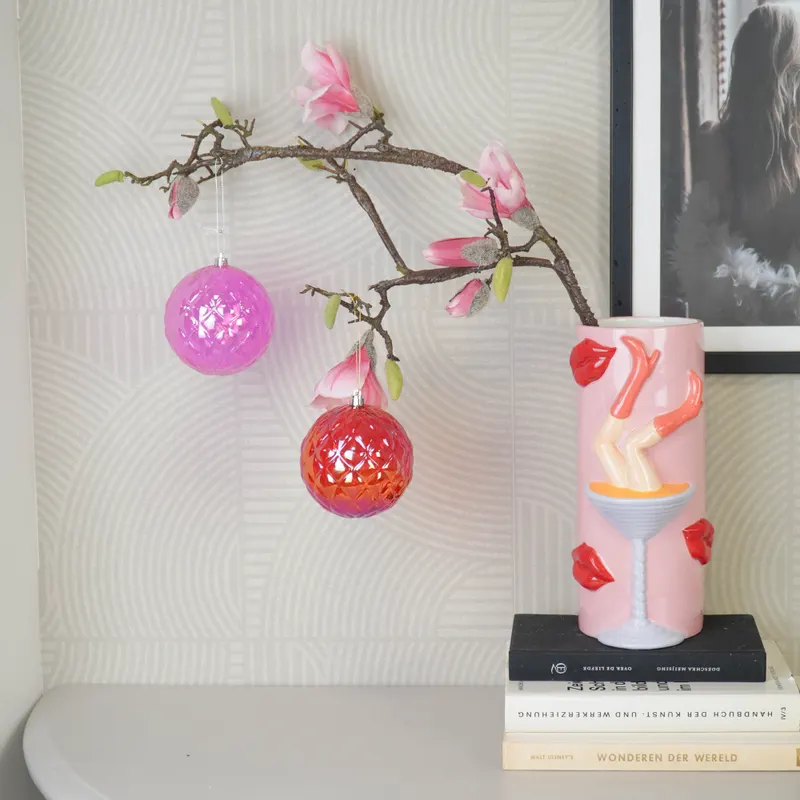 Christbaumkugel mit Diamantrelief aus Kunststoff von Housevitamin in Rosa, 10 × 10 cm, Ansicht 4