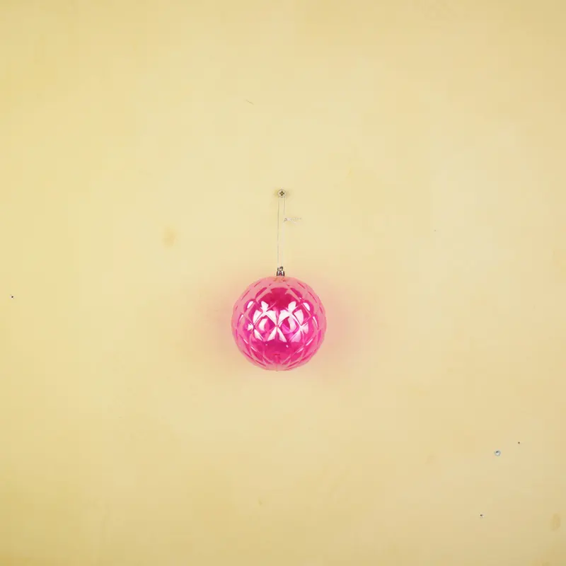 Christbaumkugel mit Diamantrelief aus Kunststoff von Housevitamin in Rosa, 10 × 10 cm, Ansicht 6