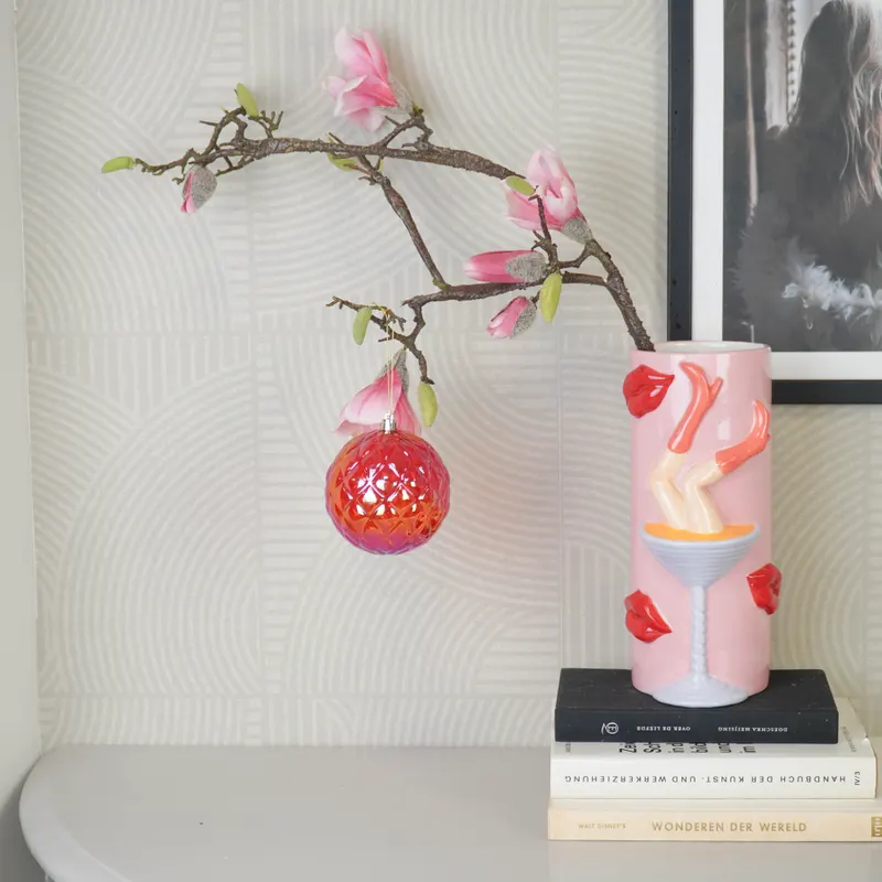 Christbaumkugel mit Diamantrelief aus Kunststoff von Housevitamin in Rot, 10 × 10 cm, Ansicht 6