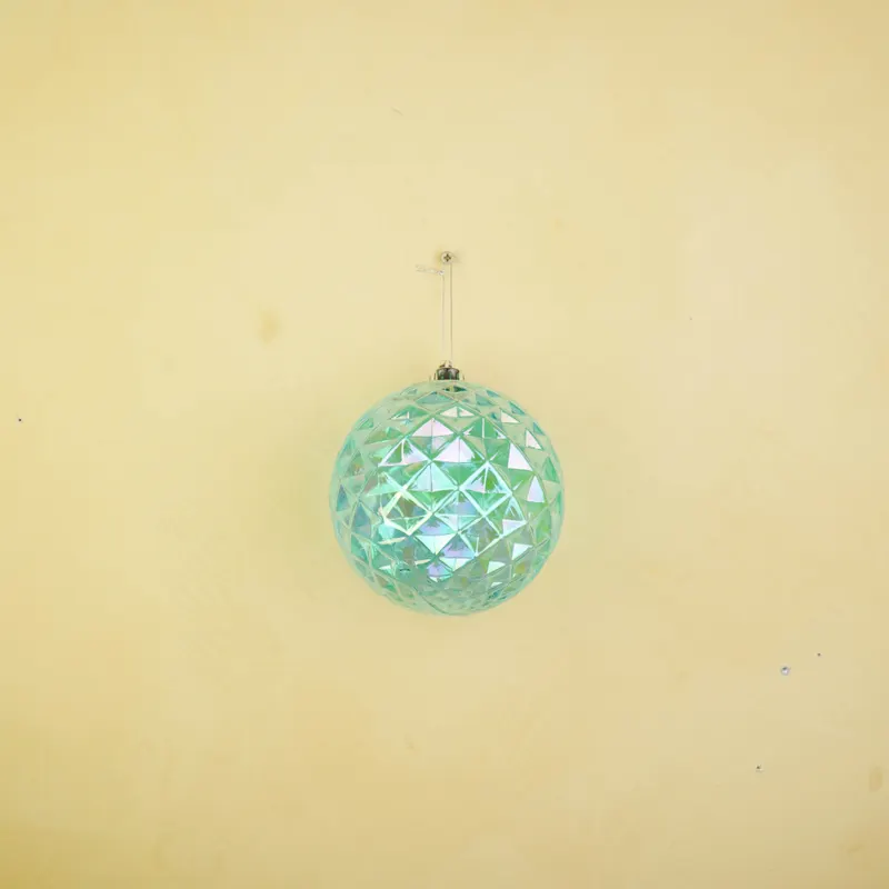 Christbaumkugel mit Diamantrelief aus Kunststoff von Housevitamin in Blau, 15 × 15 cm, Ansicht 2