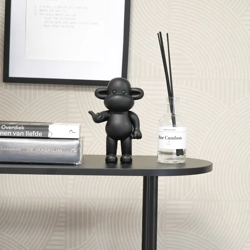 Dekofigur Affe „The Legend“ aus Polyresin mit Hang-Loose-Geste von Housevitamin in Schwarz, 11 × 7 × 19 cm, Ansicht 4