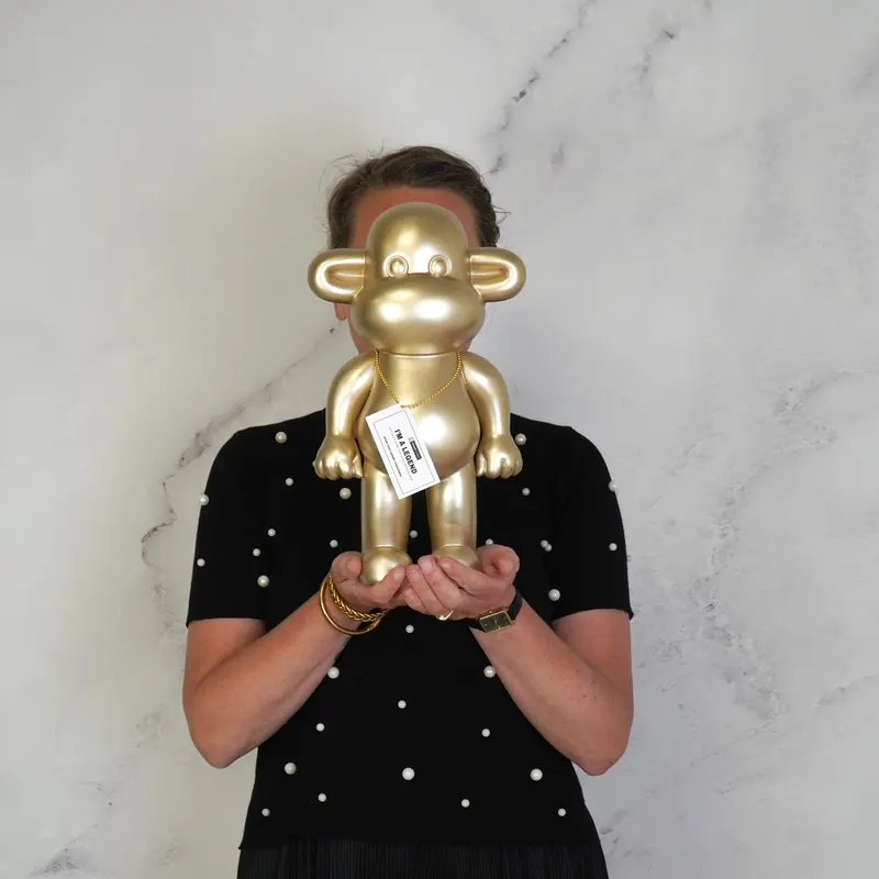 Dekofigur „The Legend“, Affe aus Polyresin von Housevitamin in Gold, 20,5 × 13,5 × 35 cm, Ansicht 2