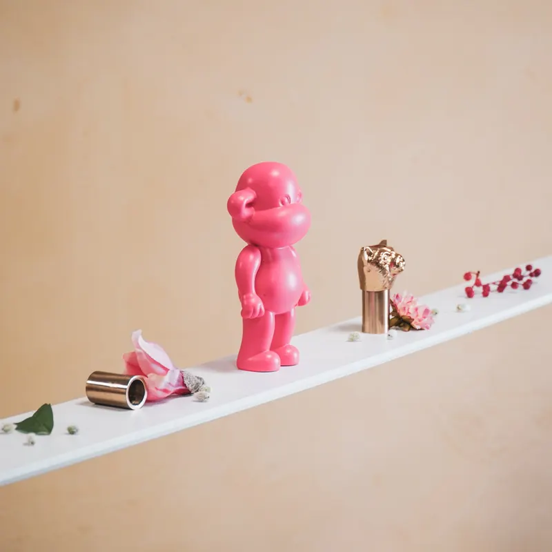 Dekofigur „The Legend“, Affe aus Polyresin von Housevitamin in Rosa, 11 × 7 × 19 cm, Ansicht 2