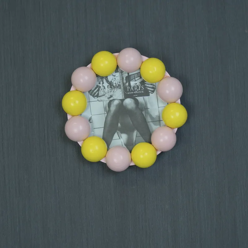 Bilderrahmen Bubbles aus MDF mit Perlenrand von Housevitamin in Hellrosa/Gelb, 14,5 × 14,5 cm, Ansicht 4
