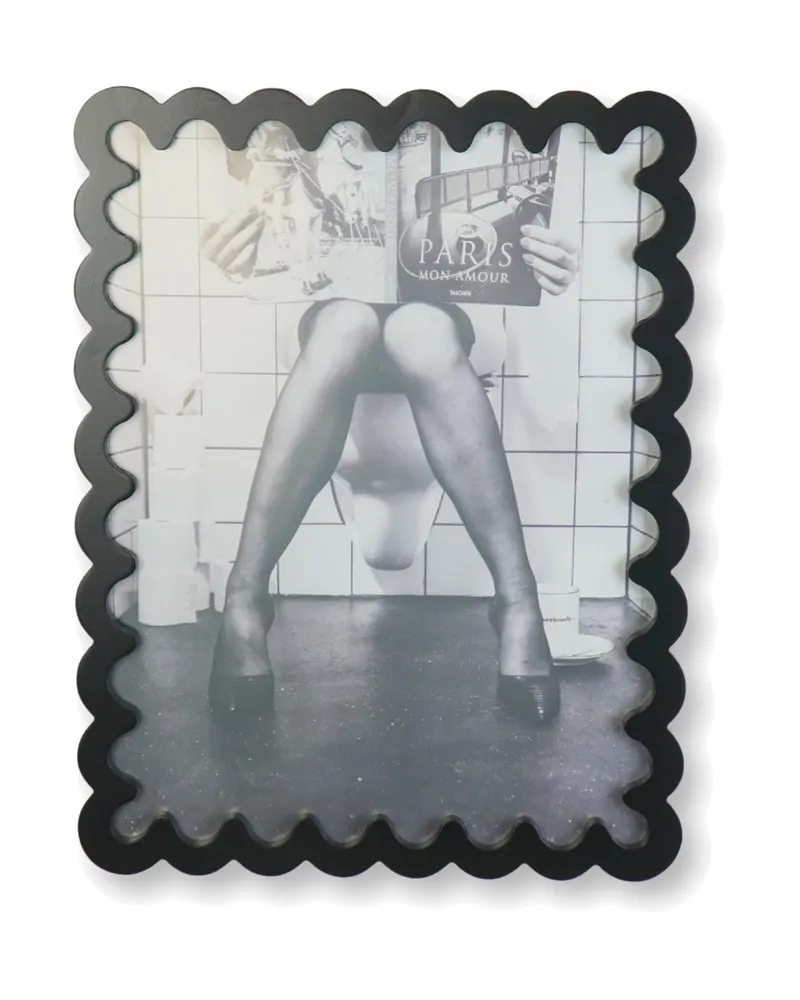 Wellenförmiger Bilderrahmen Wavey aus MDF von Housevitamin in Schwarz, 33 × 43 × 1,5 cm, Ansicht 1