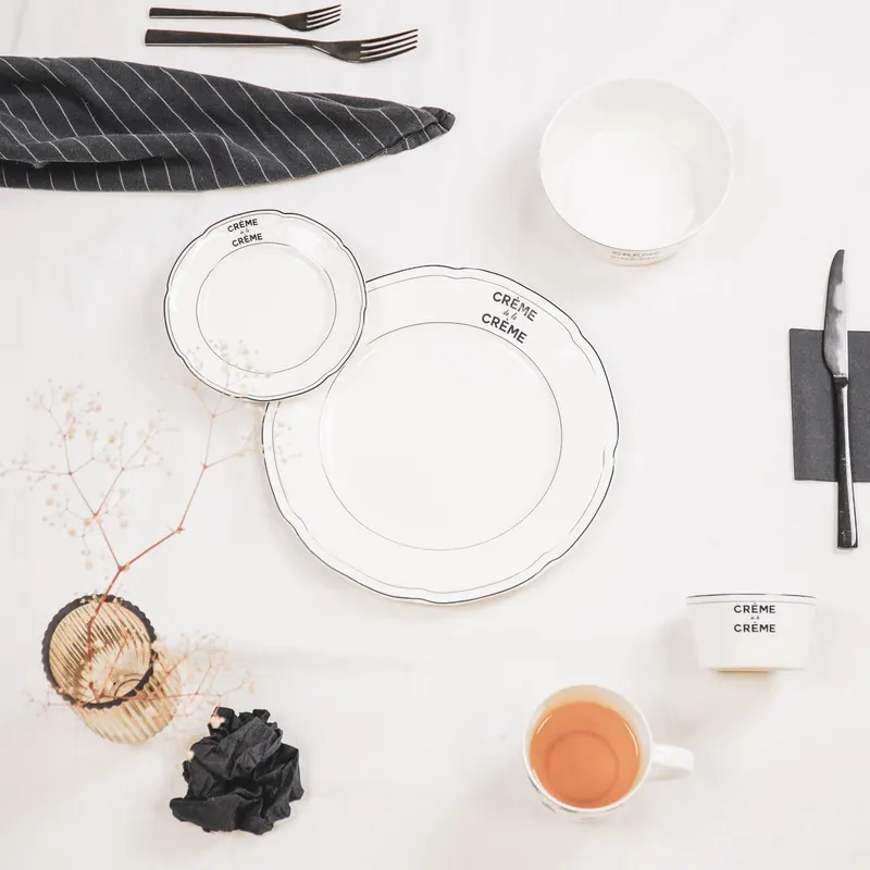Teller „Creme de la Creme“ aus New Bone China von Housevitamin, Ansicht 4