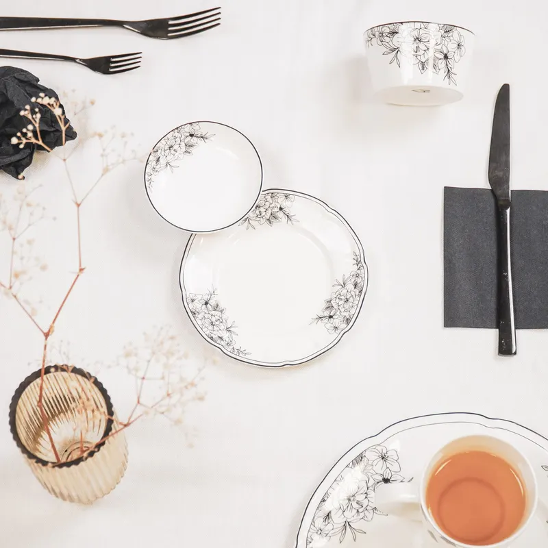 Teller Les Fleurs aus New Bone China von Housevitamin in Schwarz-Weiß, Ansicht 4