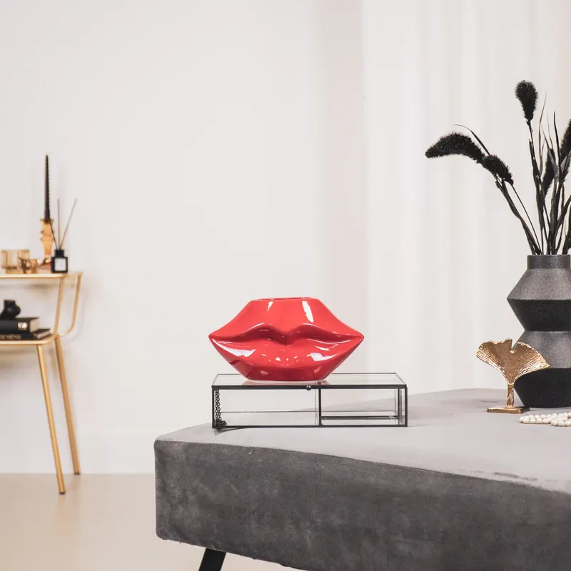 Lippenvase aus roter Keramik mit mundförmiger Silhouette von Housevitamin in Rot, 21 × 19 × 11 cm, Ansicht 5